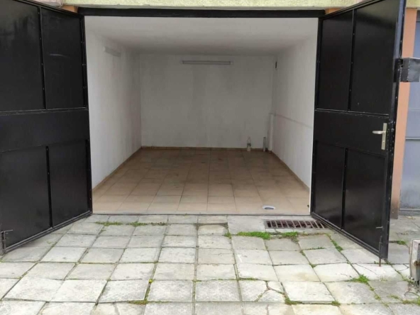 Дава се под наем Гараж / Паркомясто в Варна, Христо Ботев - 20 кв.м за 149.43 € - Снимка #1
