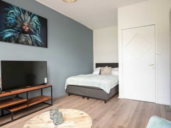 Дава се под наем Едностаен апартамент в Пловдив, Център - 45 кв.м за 193.8 € - Снимка #1