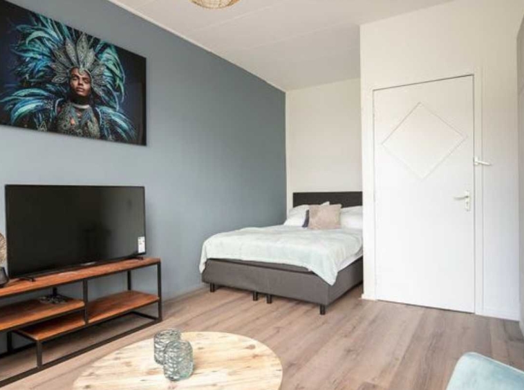 Дава се под наем Едностаен апартамент в Пловдив, Център - 45 кв.м за 193.8 € - Снимка #1