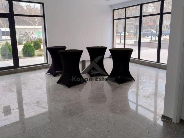 Дава се под наем Магазин в Пловдив, Южен - 70 кв.м за 1020 € - Снимка #1