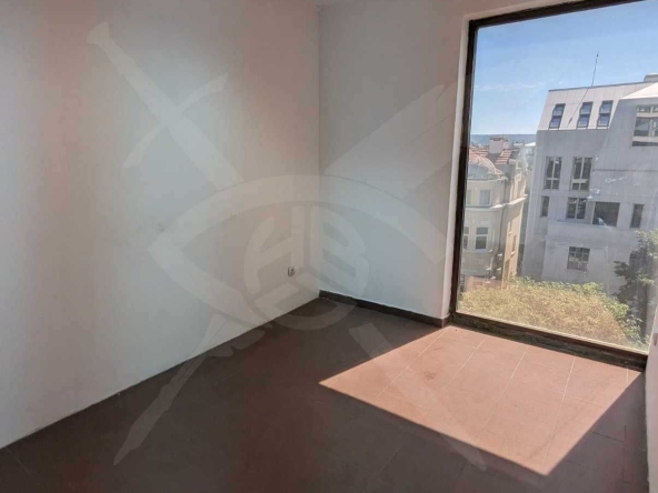 Едностаен апартамент в Варна, Център - 10 кв.м за 3500 €/кв.м - Снимка #1