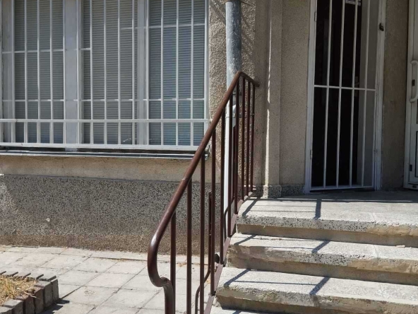 Дава се под наем Офис в Варна, Младост 1 - 30 кв.м за 255 € - Снимка #1