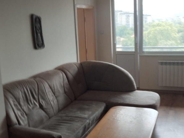 Дава се под наем Тристаен апартамент в Пловдив, Кършияка - 85 кв.м за 536 € - Снимка #1