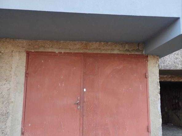 Дава се под наем Гараж / Паркомясто в Добрич, Център - 22 кв.м за 94.86 € - Снимка #1