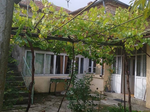 Къща в с. Разделна, Област Варна - 100 кв.м за 800 €/кв.м - Снимка #1