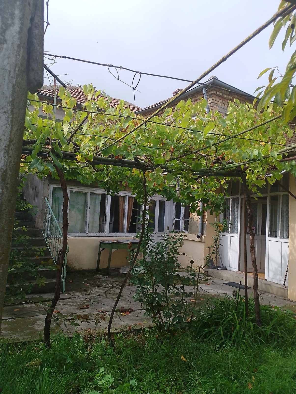 Къща в с. Разделна, Област Варна - 100 кв.м за 800 €/кв.м - Снимка #1