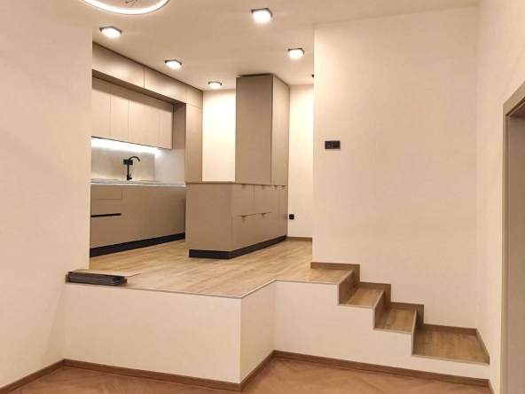 Двустаен апартамент в София, Център - 105 кв.м за 1511 €/кв.м - Снимка #1
