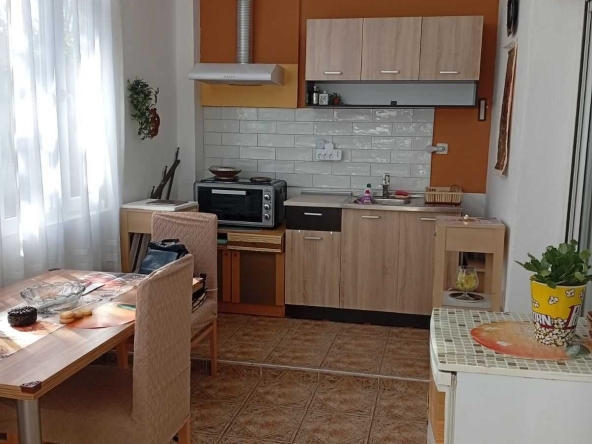 Дава се под наем Двустаен апартамент в Варна, Център - 75 кв.м за 598.23 € - Снимка #1