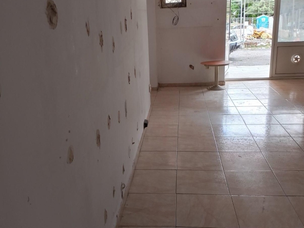 Дава се под наем Офис в Бургас, Меден рудник - зона А - 85 кв.м за 398.82 € - Снимка #1
