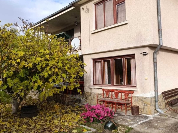 Къща в с. Ясеново, Област Стара Загора - 200 кв.м за 281 €/кв.м - Снимка #1