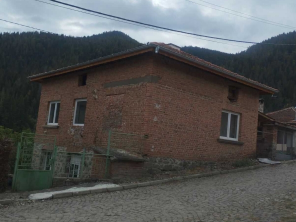 Къща в с. Фотиново, Област Пазарджик - 246 кв.м за 108 €/кв.м - Снимка #1