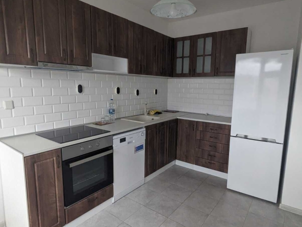 Дава се под наем Тристаен апартамент в Стара Загора, Център - 86 кв.м за 306 € - Снимка #1