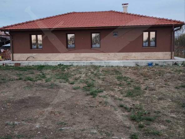 Къща в с. Конуш, Област Пловдив - 150 кв.м за 1067 €/кв.м - Снимка #1