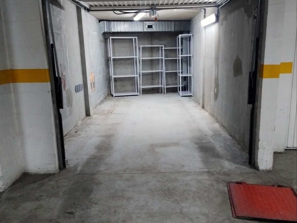 Дава се под наем Гараж / Паркомясто в София, 7-ми 11-ти километър - 21 кв.м за 178.5 € - Снимка #1