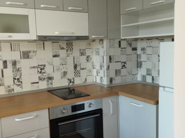 Дава се под наем Двустаен апартамент в Плевен, Идеален център - 70 кв.м за 306 € - Снимка #1