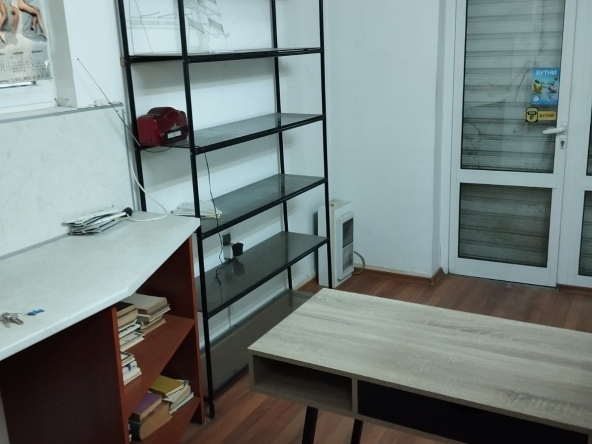 Дава се под наем Магазин в Пловдив, Център - 12 кв.м за 96.9 € - Снимка #1