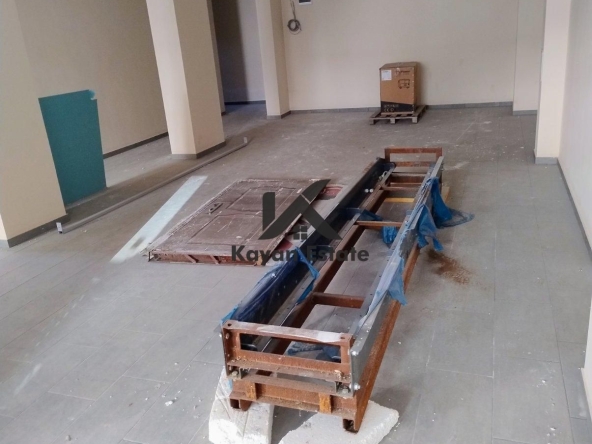 Дава се под наем Магазин в Пловдив, Южен - 200 кв.м за 1020 € - Снимка #1