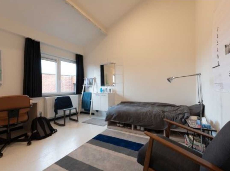 Дава се под наем Едностаен апартамент в Пловдив, Изгрев - 45 кв.м за 183.6 € - Снимка #1