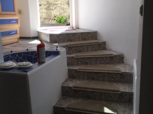 Дава се под наем Двустаен апартамент в Шумен, Център - 65 кв.м за 248.88 € - Снимка #1