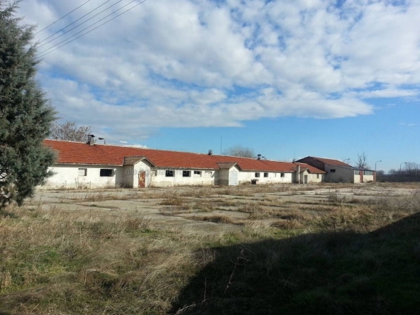 Дава се под наем Промишлена сграда в с. Ново село, Област Пловдив - 8000 кв.м за 1530 € - Снимка #1