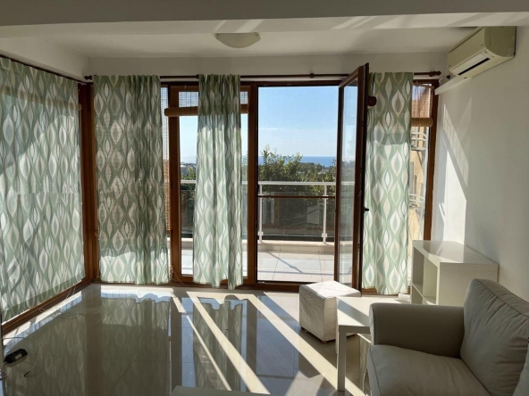 Дава се под наем Къща в Варна, м-т Траката - 285 кв.м за 1500 € - Снимка #1