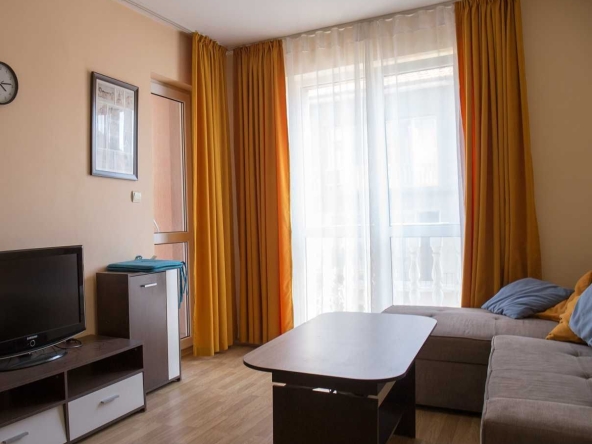 Дава се под наем Двустаен апартамент в Бургас, Център - 75 кв.м за 400 € - Снимка #1