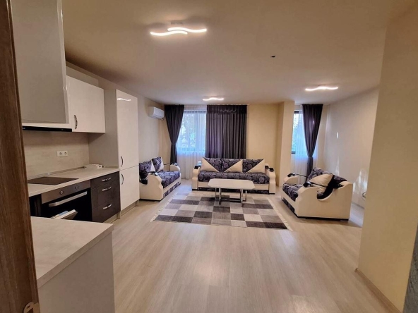 Дава се под наем Двустаен апартамент в Варна, Лятно кино Тракия - 65 кв.м за 650 € - Снимка #1