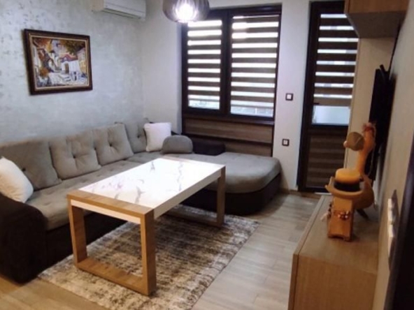 Дава се под наем Двустаен апартамент в Пловдив, Южен - 44 кв.м за 375 € - Снимка #1