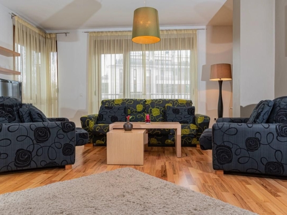 Дава се под наем Тристаен апартамент в София, Бояна - 130 кв.м за 999 € - Снимка #1