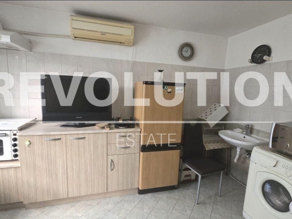 Дава се под наем Двустаен апартамент в Варна, ВИНС - 40 кв.м за 300 € - Снимка #1