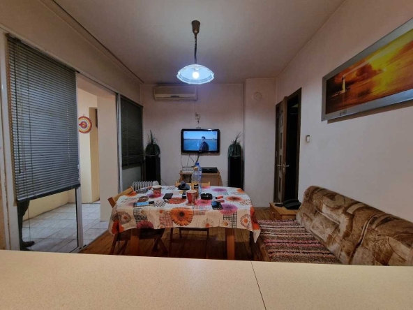 Дава се под наем Тристаен апартамент в Варна, Център - 85 кв.м за 578.34 € - Снимка #1