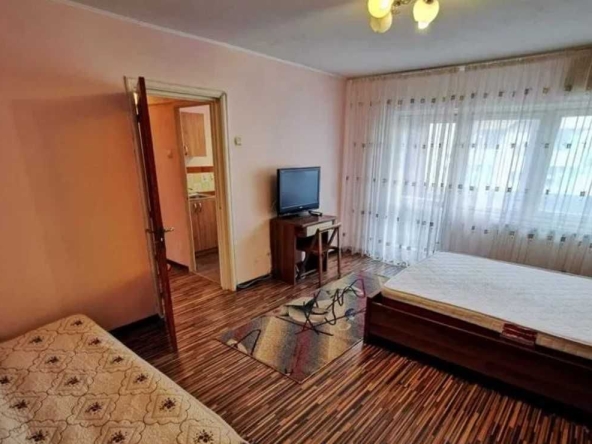 Дава се под наем Тристаен апартамент в Бургас, Славейков - 90 кв.м за 433.5 € - Снимка #1