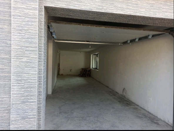 Дава се под наем Гараж / Паркомясто в Варна, Аспарухово - 40 кв.м за 153 € - Снимка #1