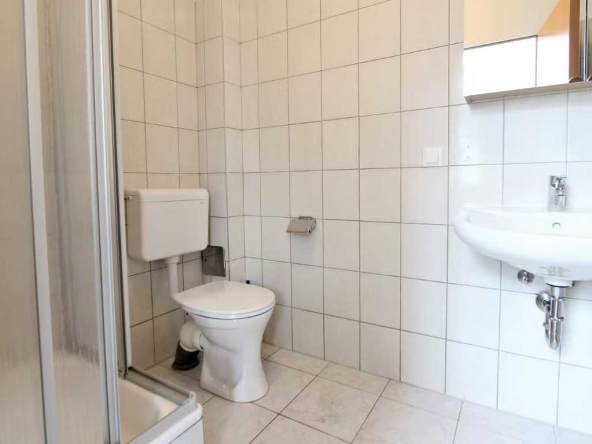 Дава се под наем Двустаен апартамент в Пловдив, Младежки Хълм - 65 кв.м за 229.5 € - Снимка #1