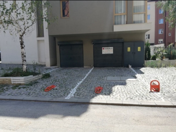 Дава се под наем Гараж / Паркомясто в София, Хладилника - 2 кв.м за 178.5 € - Снимка #1