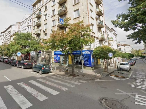 Дава се под наем Тристаен апартамент в София, Лозенец - 80 кв.м за 612 € - Снимка #1