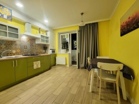 Дава се под наем Едностаен апартамент в София, Център - 48 кв.м за 402.39 € - Снимка #1