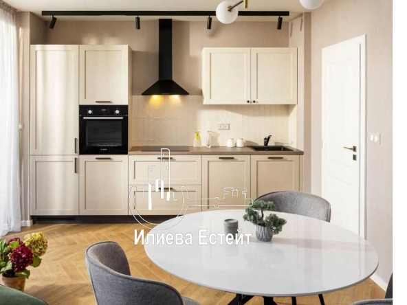 Двустаен апартамент в Пловдив, Кършияка - 81 кв.м за 2985 €/кв.м - Снимка #1