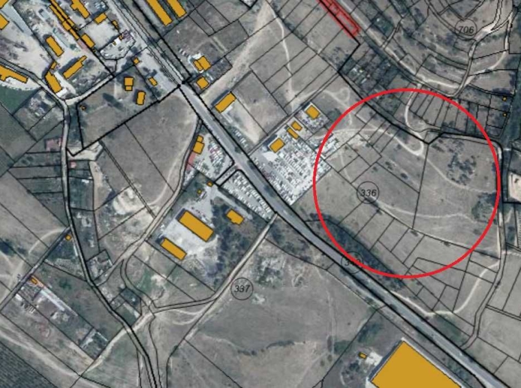 Земеделски имот в Карлово -  кв.м за 8 €/дка - Снимка #1