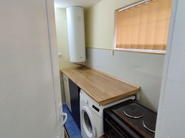 Дава се под наем Офис в Лом - 20 кв.м за 153 € - Снимка #1