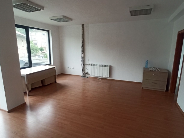 Дава се под наем Офис в Казанлък - 50 кв.м за 204 € - Снимка #1