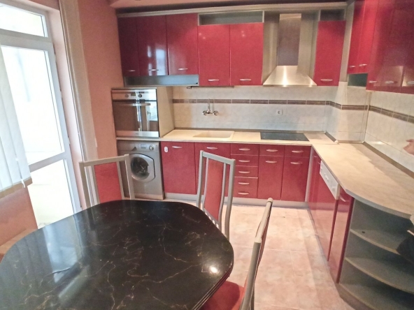 Дава се под наем Четиристаен апартамент в Казанлък - 125 кв.м за 331.5 € - Снимка #1