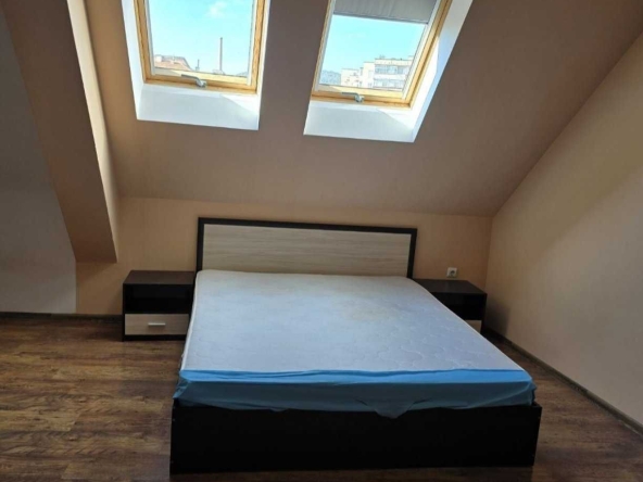 Дава се под наем Двустаен апартамент в Шумен, Математическа гимназия - 75 кв.м за 255 € - Снимка #1