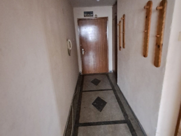 Дава се под наем Тристаен апартамент в Сливница - 90 кв.м за 378.93 € - Снимка #1