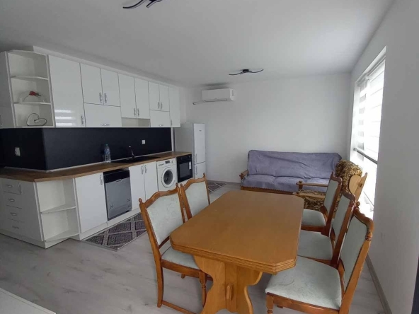 Дава се под наем Тристаен апартамент в Варна, Левски - 90 кв.м за 698.19 € - Снимка #1