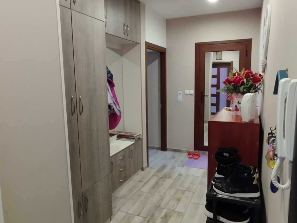 Тристаен апартамент в Шумен, Център - 73 кв.м за 2026 €/кв.м - Снимка #1