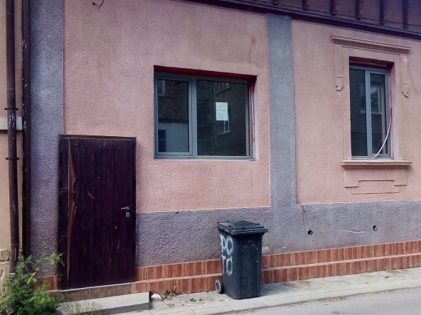 Дава се под наем Магазин в Дупница - 70 кв.м за 244.8 € - Снимка #1