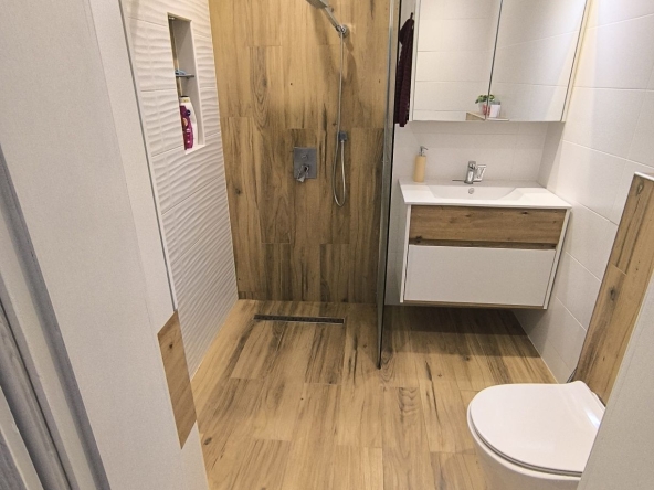 Дава се под наем Тристаен апартамент в София, Център - 100 кв.м за 750 € - Снимка #1