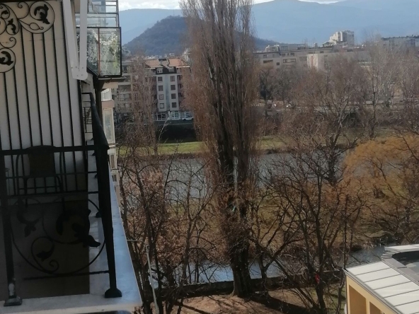 Тристаен апартамент в Пловдив, Кършияка - 100 кв.м за 1530 €/кв.м - Снимка #1