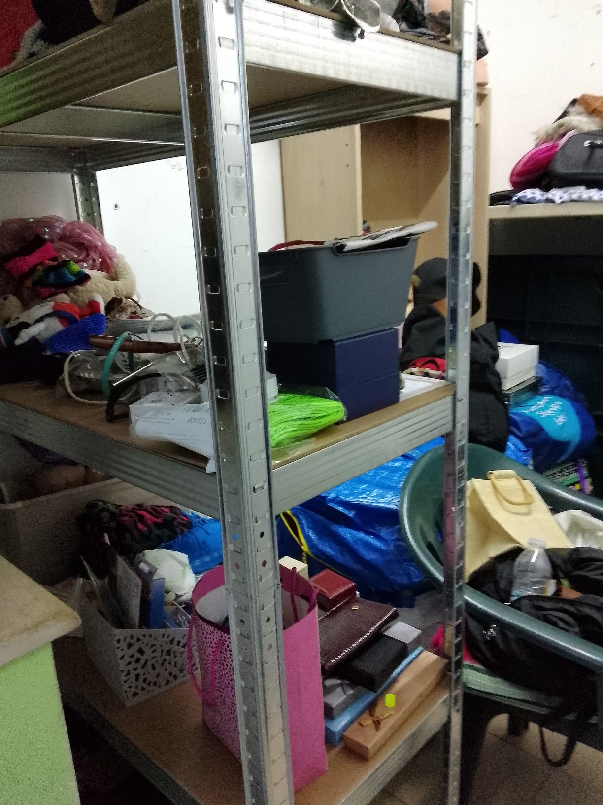 Дава се под наем Магазин в Варна, Зимно кино Тракия - 5 кв.м за 25.5 € - Снимка #1